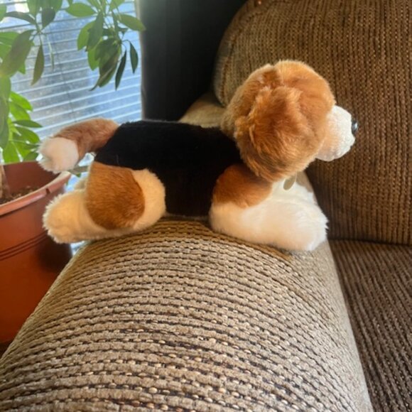 Miyoni by Aurora 11" Brown, White and Black Beagle - Picture 4 of 5